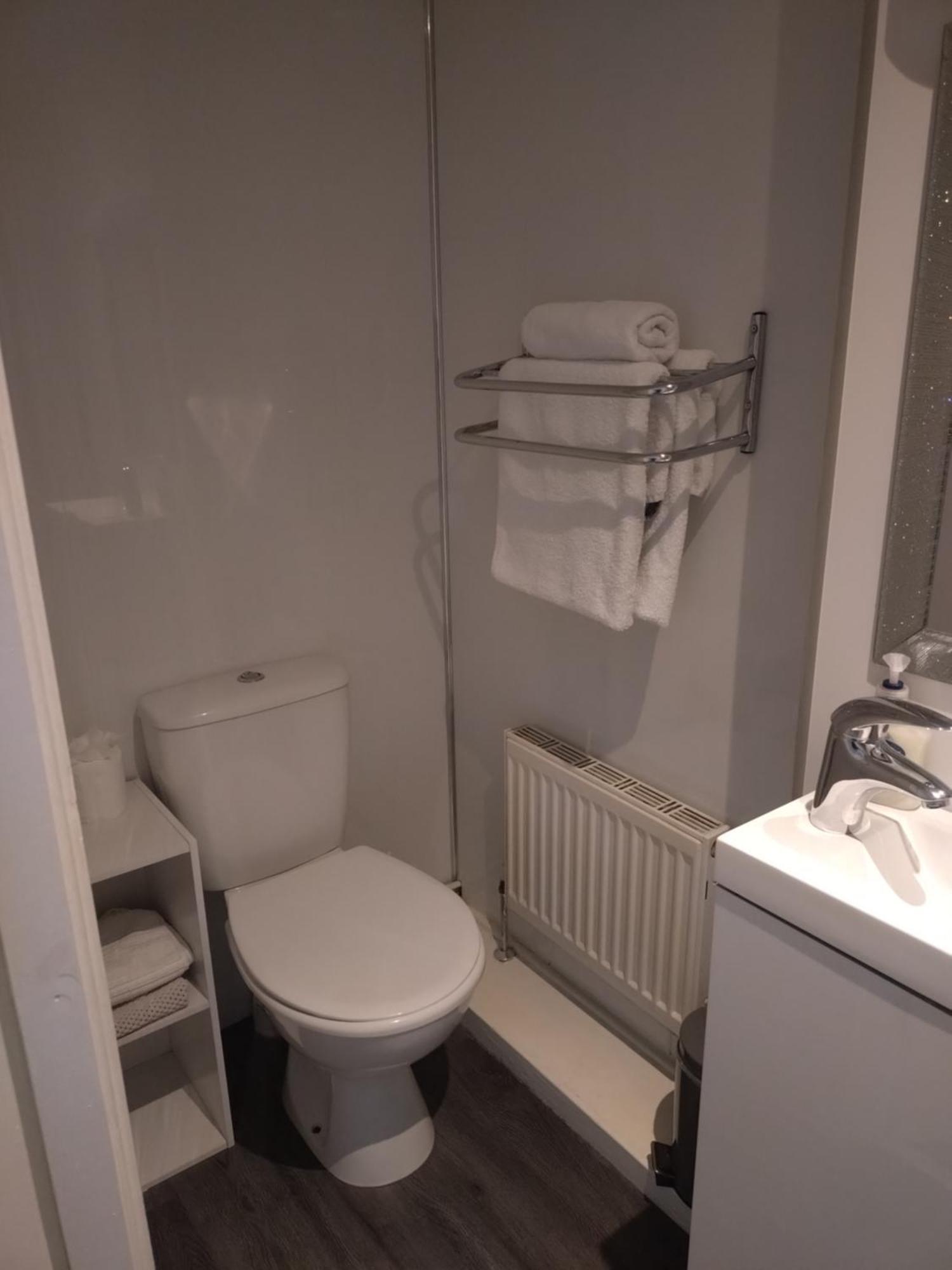 Anchorage Guest House - Also 1 Room Available With Hot Tub,Must Be Booked Separately Balloch Værelse billede